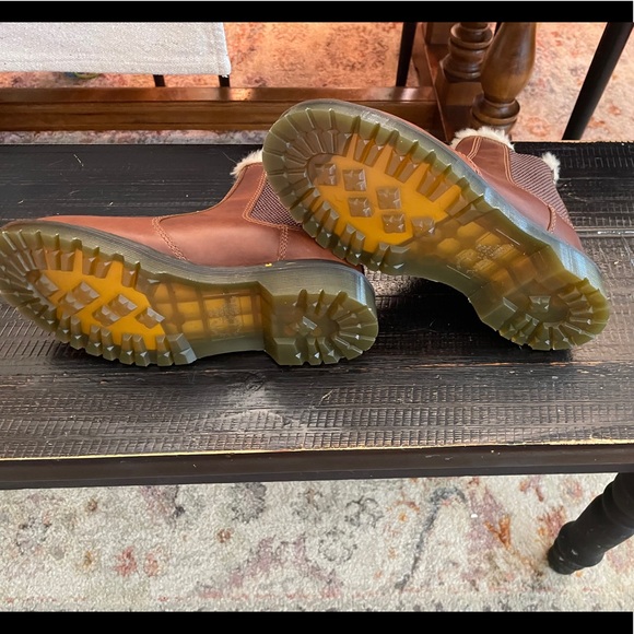 Dr. Martens Leonore Chelsea Boot - Picture 4 of 6